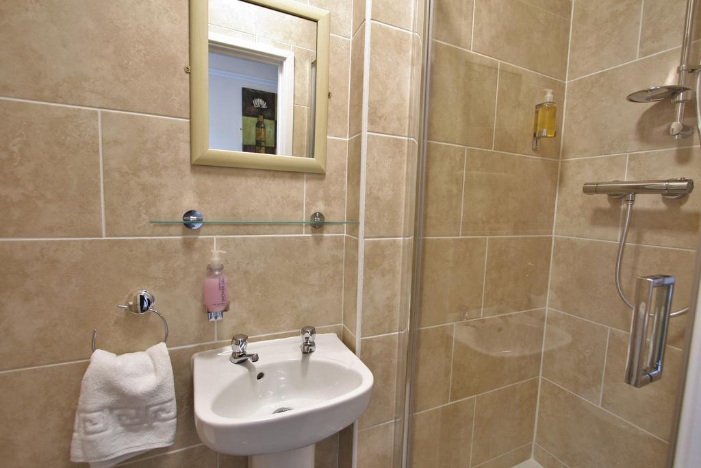 Central Hotel Cheltenham By Roomsbooked Kültér fotó